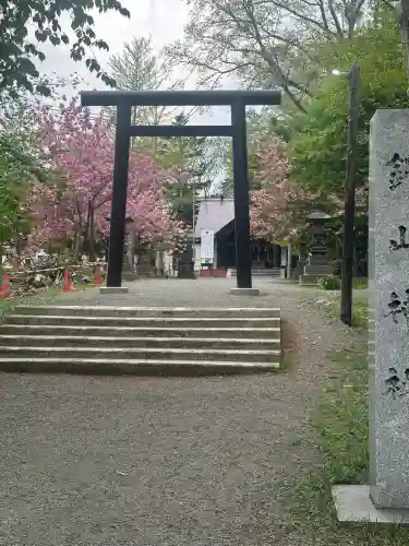 錦山天満宮の{uncategorized: "未分類", other: "その他", undefined: "問題あり", building: "その他建物", grave: "お墓", sacred_gate: "鳥居", guardian: "狛犬", statue: "像", buddha: "仏像", history: "歴史", nature: "自然", garden: "庭園", animal: "動物", pagoda: "塔", temizu: "手水舎", mountain_gate: "山門・神門", sanctuary: "本殿・本堂", subordinate: "末社・摂社", art: "芸術", scenery: "景色", jizo: "地蔵", ema: "絵馬", goshuin: "御朱印", omikuji: "おみくじ", items: "授与品その他", amulet: "お守り", goshuincho: "御朱印帳", eats: "食事", festival: "お祭り", votive_dance: "神楽", shichigosan: "七五三参", wedding: "結婚式", experience: "体験その他", initially: "初詣", around: "周辺", anti_infection: "感染症対策"}