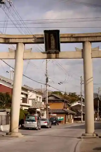 魚吹八幡神社の鳥居