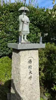 護国寺の像