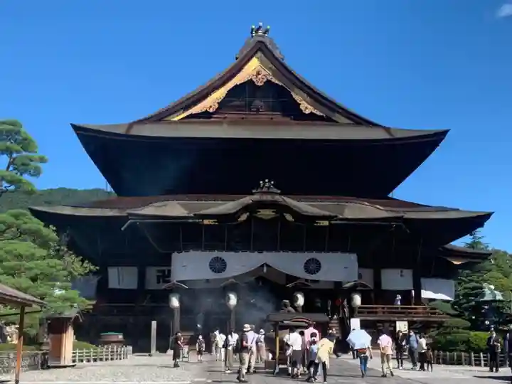 善光寺の本殿・本堂