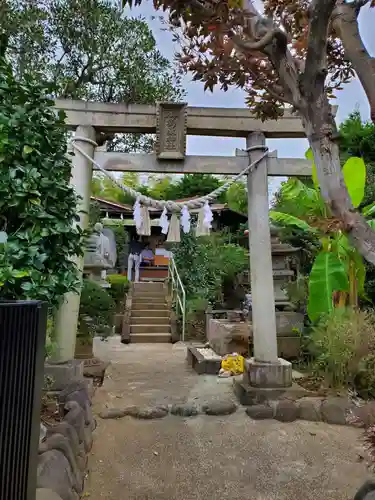 横浜御嶽神社の鳥居