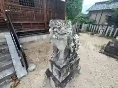 六県神社の狛犬