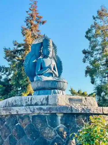 遍照寺の{uncategorized: "未分類", other: "その他", undefined: "問題あり", building: "その他建物", grave: "お墓", sacred_gate: "鳥居", guardian: "狛犬", statue: "像", buddha: "仏像", history: "歴史", nature: "自然", garden: "庭園", animal: "動物", pagoda: "塔", temizu: "手水舎", mountain_gate: "山門・神門", sanctuary: "本殿・本堂", subordinate: "末社・摂社", art: "芸術", scenery: "景色", jizo: "地蔵", ema: "絵馬", goshuin: "御朱印", omikuji: "おみくじ", items: "授与品その他", amulet: "お守り", goshuincho: "御朱印帳", eats: "食事", festival: "お祭り", votive_dance: "神楽", shichigosan: "七五三参", wedding: "結婚式", experience: "体験その他", initially: "初詣", around: "周辺", anti_infection: "感染症対策"}