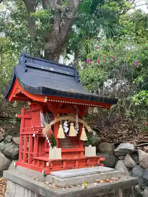 熊野神社の{uncategorized: "未分類", other: "その他", undefined: "問題あり", building: "その他建物", grave: "お墓", sacred_gate: "鳥居", guardian: "狛犬", statue: "像", buddha: "仏像", history: "歴史", nature: "自然", garden: "庭園", animal: "動物", pagoda: "塔", temizu: "手水舎", mountain_gate: "山門・神門", sanctuary: "本殿・本堂", subordinate: "末社・摂社", art: "芸術", scenery: "景色", jizo: "地蔵", ema: "絵馬", goshuin: "御朱印", omikuji: "おみくじ", items: "授与品その他", amulet: "お守り", goshuincho: "御朱印帳", eats: "食事", festival: "お祭り", votive_dance: "神楽", shichigosan: "七五三参", wedding: "結婚式", experience: "体験その他", initially: "初詣", around: "周辺", anti_infection: "感染症対策"}
