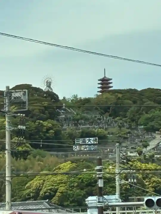 三浦大佛の{uncategorized: "未分類", other: "その他", undefined: "問題あり", building: "その他建物", grave: "お墓", sacred_gate: "鳥居", guardian: "狛犬", statue: "像", buddha: "仏像", history: "歴史", nature: "自然", garden: "庭園", animal: "動物", pagoda: "塔", temizu: "手水舎", mountain_gate: "山門・神門", sanctuary: "本殿・本堂", subordinate: "末社・摂社", art: "芸術", scenery: "景色", jizo: "地蔵", ema: "絵馬", goshuin: "御朱印", omikuji: "おみくじ", items: "授与品その他", amulet: "お守り", goshuincho: "御朱印帳", eats: "食事", festival: "お祭り", votive_dance: "神楽", shichigosan: "七五三参", wedding: "結婚式", experience: "体験その他", initially: "初詣", around: "周辺", anti_infection: "感染症対策"}