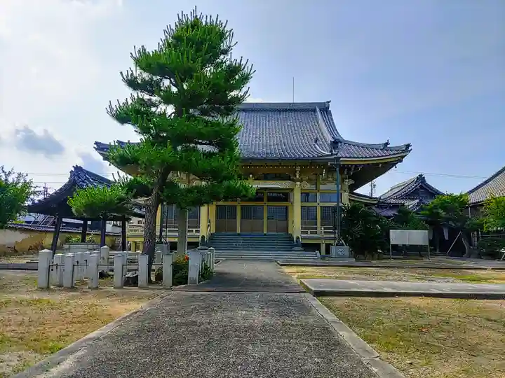 栄願寺の本殿・本堂