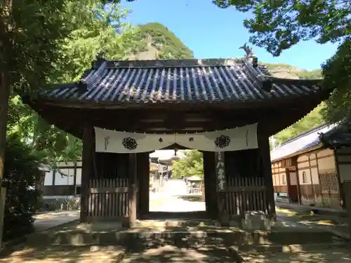 八栗寺の山門