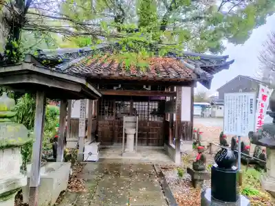 祇園山 徳城寺の{uncategorized: "未分類", other: "その他", undefined: "問題あり", building: "その他建物", grave: "お墓", sacred_gate: "鳥居", guardian: "狛犬", statue: "像", buddha: "仏像", history: "歴史", nature: "自然", garden: "庭園", animal: "動物", pagoda: "塔", temizu: "手水舎", mountain_gate: "山門・神門", sanctuary: "本殿・本堂", subordinate: "末社・摂社", art: "芸術", scenery: "景色", jizo: "地蔵", ema: "絵馬", goshuin: "御朱印", omikuji: "おみくじ", items: "授与品その他", amulet: "お守り", goshuincho: "御朱印帳", eats: "食事", festival: "お祭り", votive_dance: "神楽", shichigosan: "七五三参", wedding: "結婚式", experience: "体験その他", initially: "初詣", around: "周辺", anti_infection: "感染症対策"}