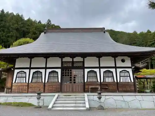 養山寺の本殿・本堂