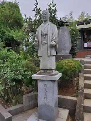 横浜御嶽神社の像