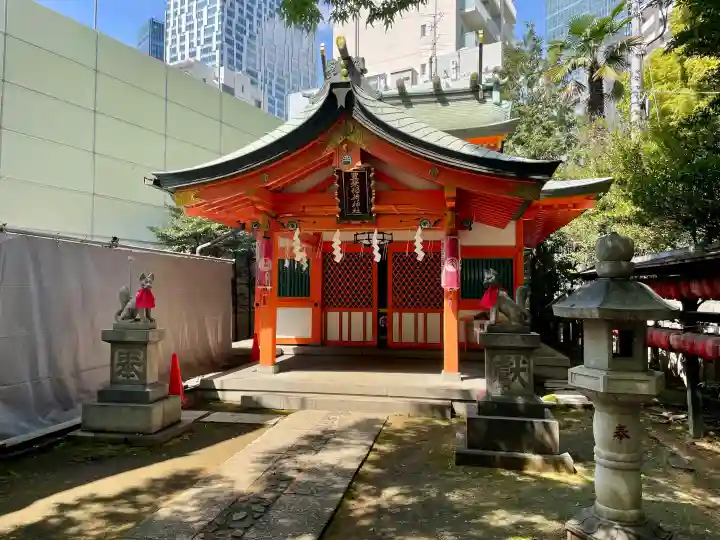 豊栄稲荷神社の{uncategorized: "未分類", other: "その他", undefined: "問題あり", building: "その他建物", grave: "お墓", sacred_gate: "鳥居", guardian: "狛犬", statue: "像", buddha: "仏像", history: "歴史", nature: "自然", garden: "庭園", animal: "動物", pagoda: "塔", temizu: "手水舎", mountain_gate: "山門・神門", sanctuary: "本殿・本堂", subordinate: "末社・摂社", art: "芸術", scenery: "景色", jizo: "地蔵", ema: "絵馬", goshuin: "御朱印", omikuji: "おみくじ", items: "授与品その他", amulet: "お守り", goshuincho: "御朱印帳", eats: "食事", festival: "お祭り", votive_dance: "神楽", shichigosan: "七五三参", wedding: "結婚式", experience: "体験その他", initially: "初詣", around: "周辺", anti_infection: "感染症対策"}