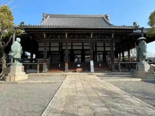 本願寺堺別院の{uncategorized: "未分類", other: "その他", undefined: "問題あり", building: "その他建物", grave: "お墓", sacred_gate: "鳥居", guardian: "狛犬", statue: "像", buddha: "仏像", history: "歴史", nature: "自然", garden: "庭園", animal: "動物", pagoda: "塔", temizu: "手水舎", mountain_gate: "山門・神門", sanctuary: "本殿・本堂", subordinate: "末社・摂社", art: "芸術", scenery: "景色", jizo: "地蔵", ema: "絵馬", goshuin: "御朱印", omikuji: "おみくじ", items: "授与品その他", amulet: "お守り", goshuincho: "御朱印帳", eats: "食事", festival: "お祭り", votive_dance: "神楽", shichigosan: "七五三参", wedding: "結婚式", experience: "体験その他", initially: "初詣", around: "周辺", anti_infection: "感染症対策"}