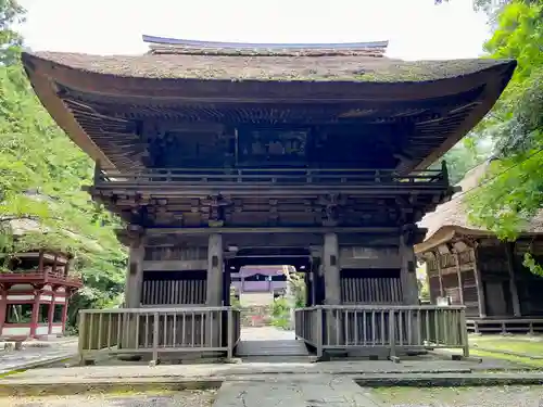 西明寺の山門