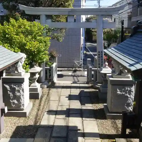 神楽坂若宮八幡神社の鳥居