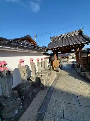 本栖寺の山門