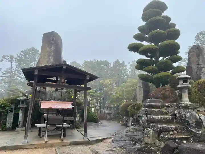 最上稲荷山妙教寺の{uncategorized: "未分類", other: "その他", undefined: "問題あり", building: "その他建物", grave: "お墓", sacred_gate: "鳥居", guardian: "狛犬", statue: "像", buddha: "仏像", history: "歴史", nature: "自然", garden: "庭園", animal: "動物", pagoda: "塔", temizu: "手水舎", mountain_gate: "山門・神門", sanctuary: "本殿・本堂", subordinate: "末社・摂社", art: "芸術", scenery: "景色", jizo: "地蔵", ema: "絵馬", goshuin: "御朱印", omikuji: "おみくじ", items: "授与品その他", amulet: "お守り", goshuincho: "御朱印帳", eats: "食事", festival: "お祭り", votive_dance: "神楽", shichigosan: "七五三参", wedding: "結婚式", experience: "体験その他", initially: "初詣", around: "周辺", anti_infection: "感染症対策"}