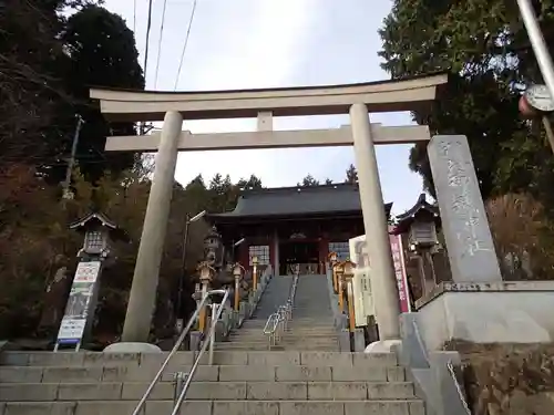 武蔵御嶽神社の鳥居