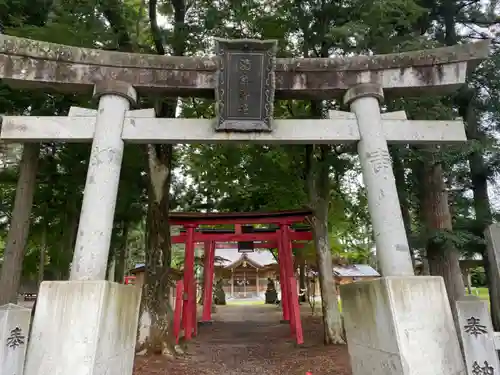 鬼越蒼前神社の鳥居