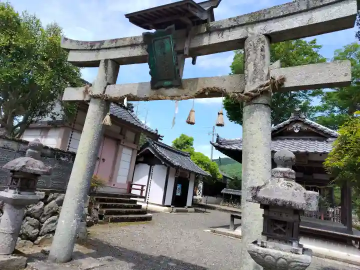 月讀神社の{uncategorized: "未分類", other: "その他", undefined: "問題あり", building: "その他建物", grave: "お墓", sacred_gate: "鳥居", guardian: "狛犬", statue: "像", buddha: "仏像", history: "歴史", nature: "自然", garden: "庭園", animal: "動物", pagoda: "塔", temizu: "手水舎", mountain_gate: "山門・神門", sanctuary: "本殿・本堂", subordinate: "末社・摂社", art: "芸術", scenery: "景色", jizo: "地蔵", ema: "絵馬", goshuin: "御朱印", omikuji: "おみくじ", items: "授与品その他", amulet: "お守り", goshuincho: "御朱印帳", eats: "食事", festival: "お祭り", votive_dance: "神楽", shichigosan: "七五三参", wedding: "結婚式", experience: "体験その他", initially: "初詣", around: "周辺", anti_infection: "感染症対策"}