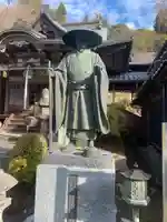 霊巌寺の像
