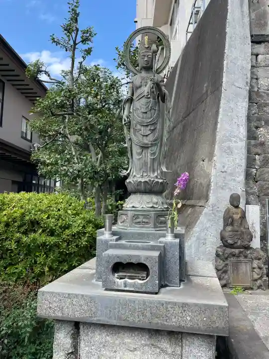 妙清寺の{uncategorized: "未分類", other: "その他", undefined: "問題あり", building: "その他建物", grave: "お墓", sacred_gate: "鳥居", guardian: "狛犬", statue: "像", buddha: "仏像", history: "歴史", nature: "自然", garden: "庭園", animal: "動物", pagoda: "塔", temizu: "手水舎", mountain_gate: "山門・神門", sanctuary: "本殿・本堂", subordinate: "末社・摂社", art: "芸術", scenery: "景色", jizo: "地蔵", ema: "絵馬", goshuin: "御朱印", omikuji: "おみくじ", items: "授与品その他", amulet: "お守り", goshuincho: "御朱印帳", eats: "食事", festival: "お祭り", votive_dance: "神楽", shichigosan: "七五三参", wedding: "結婚式", experience: "体験その他", initially: "初詣", around: "周辺", anti_infection: "感染症対策"}