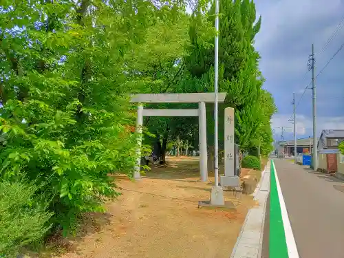 神明社（千秋町加納馬場）の鳥居
