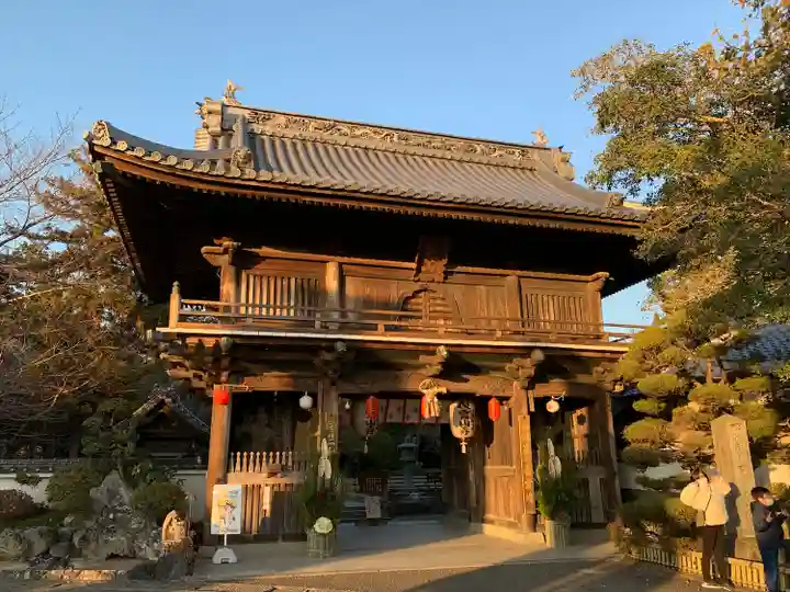 霊山寺の山門・神門