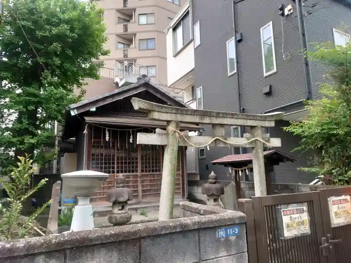 於春稲荷神社の{uncategorized: "未分類", other: "その他", undefined: "問題あり", building: "その他建物", grave: "お墓", sacred_gate: "鳥居", guardian: "狛犬", statue: "像", buddha: "仏像", history: "歴史", nature: "自然", garden: "庭園", animal: "動物", pagoda: "塔", temizu: "手水舎", mountain_gate: "山門・神門", sanctuary: "本殿・本堂", subordinate: "末社・摂社", art: "芸術", scenery: "景色", jizo: "地蔵", ema: "絵馬", goshuin: "御朱印", omikuji: "おみくじ", items: "授与品その他", amulet: "お守り", goshuincho: "御朱印帳", eats: "食事", festival: "お祭り", votive_dance: "神楽", shichigosan: "七五三参", wedding: "結婚式", experience: "体験その他", initially: "初詣", around: "周辺", anti_infection: "感染症対策"}