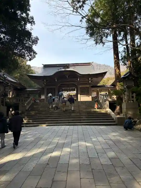 彌彦神社の{uncategorized: "未分類", other: "その他", undefined: "問題あり", building: "その他建物", grave: "お墓", sacred_gate: "鳥居", guardian: "狛犬", statue: "像", buddha: "仏像", history: "歴史", nature: "自然", garden: "庭園", animal: "動物", pagoda: "塔", temizu: "手水舎", mountain_gate: "山門・神門", sanctuary: "本殿・本堂", subordinate: "末社・摂社", art: "芸術", scenery: "景色", jizo: "地蔵", ema: "絵馬", goshuin: "御朱印", omikuji: "おみくじ", items: "授与品その他", amulet: "お守り", goshuincho: "御朱印帳", eats: "食事", festival: "お祭り", votive_dance: "神楽", shichigosan: "七五三参", wedding: "結婚式", experience: "体験その他", initially: "初詣", around: "周辺", anti_infection: "感染症対策"}