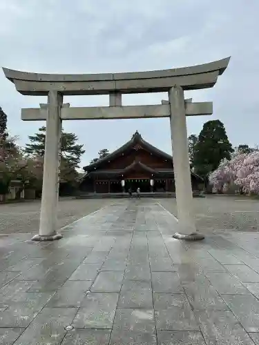富山縣護國神社の{uncategorized: "未分類", other: "その他", undefined: "問題あり", building: "その他建物", grave: "お墓", sacred_gate: "鳥居", guardian: "狛犬", statue: "像", buddha: "仏像", history: "歴史", nature: "自然", garden: "庭園", animal: "動物", pagoda: "塔", temizu: "手水舎", mountain_gate: "山門・神門", sanctuary: "本殿・本堂", subordinate: "末社・摂社", art: "芸術", scenery: "景色", jizo: "地蔵", ema: "絵馬", goshuin: "御朱印", omikuji: "おみくじ", items: "授与品その他", amulet: "お守り", goshuincho: "御朱印帳", eats: "食事", festival: "お祭り", votive_dance: "神楽", shichigosan: "七五三参", wedding: "結婚式", experience: "体験その他", initially: "初詣", around: "周辺", anti_infection: "感染症対策"}
