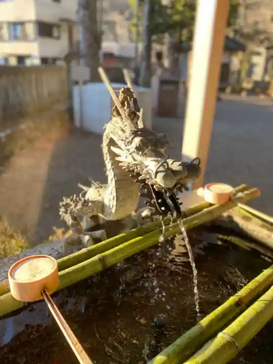 淺間神社(忍野八海)の手水舎