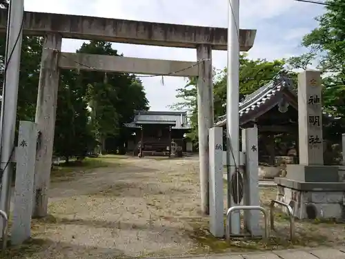 神明社の鳥居