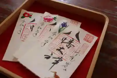 6月より、夏季（6月〜8月）が始まります。
　◯　「かきつばた」と「鴫」○「牡丹」と「とんぼ」◯「椿」と「せきれい」　