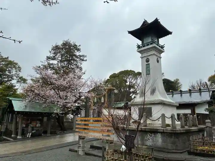 伊勢山皇大神宮の{uncategorized: "未分類", other: "その他", undefined: "問題あり", building: "その他建物", grave: "お墓", sacred_gate: "鳥居", guardian: "狛犬", statue: "像", buddha: "仏像", history: "歴史", nature: "自然", garden: "庭園", animal: "動物", pagoda: "塔", temizu: "手水舎", mountain_gate: "山門・神門", sanctuary: "本殿・本堂", subordinate: "末社・摂社", art: "芸術", scenery: "景色", jizo: "地蔵", ema: "絵馬", goshuin: "御朱印", omikuji: "おみくじ", items: "授与品その他", amulet: "お守り", goshuincho: "御朱印帳", eats: "食事", festival: "お祭り", votive_dance: "神楽", shichigosan: "七五三参", wedding: "結婚式", experience: "体験その他", initially: "初詣", around: "周辺", anti_infection: "感染症対策"}