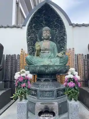重願寺の{uncategorized: "未分類", other: "その他", undefined: "問題あり", building: "その他建物", grave: "お墓", sacred_gate: "鳥居", guardian: "狛犬", statue: "像", buddha: "仏像", history: "歴史", nature: "自然", garden: "庭園", animal: "動物", pagoda: "塔", temizu: "手水舎", mountain_gate: "山門・神門", sanctuary: "本殿・本堂", subordinate: "末社・摂社", art: "芸術", scenery: "景色", jizo: "地蔵", ema: "絵馬", goshuin: "御朱印", omikuji: "おみくじ", items: "授与品その他", amulet: "お守り", goshuincho: "御朱印帳", eats: "食事", festival: "お祭り", votive_dance: "神楽", shichigosan: "七五三参", wedding: "結婚式", experience: "体験その他", initially: "初詣", around: "周辺", anti_infection: "感染症対策"}