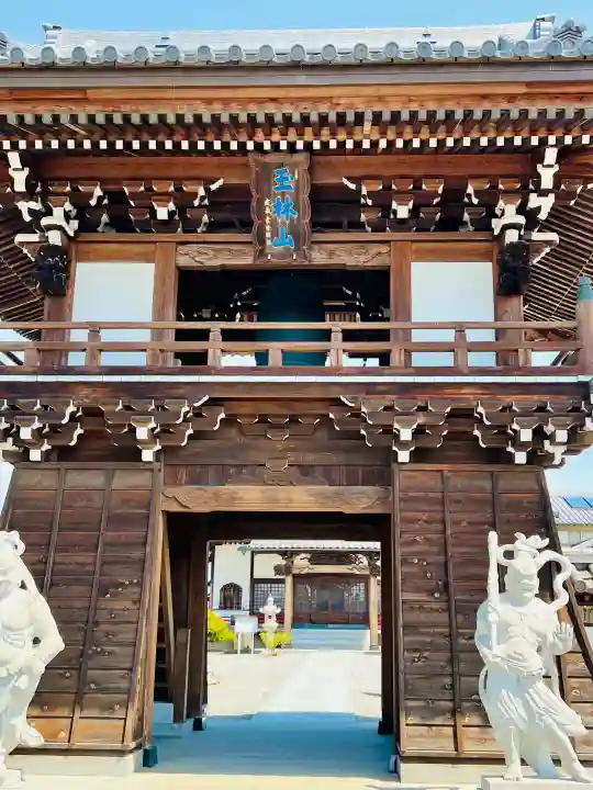 本源寺の{uncategorized: "未分類", other: "その他", undefined: "問題あり", building: "その他建物", grave: "お墓", sacred_gate: "鳥居", guardian: "狛犬", statue: "像", buddha: "仏像", history: "歴史", nature: "自然", garden: "庭園", animal: "動物", pagoda: "塔", temizu: "手水舎", mountain_gate: "山門・神門", sanctuary: "本殿・本堂", subordinate: "末社・摂社", art: "芸術", scenery: "景色", jizo: "地蔵", ema: "絵馬", goshuin: "御朱印", omikuji: "おみくじ", items: "授与品その他", amulet: "お守り", goshuincho: "御朱印帳", eats: "食事", festival: "お祭り", votive_dance: "神楽", shichigosan: "七五三参", wedding: "結婚式", experience: "体験その他", initially: "初詣", around: "周辺", anti_infection: "感染症対策"}