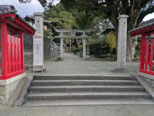 五所八幡宮の{uncategorized: "未分類", other: "その他", undefined: "問題あり", building: "その他建物", grave: "お墓", sacred_gate: "鳥居", guardian: "狛犬", statue: "像", buddha: "仏像", history: "歴史", nature: "自然", garden: "庭園", animal: "動物", pagoda: "塔", temizu: "手水舎", mountain_gate: "山門・神門", sanctuary: "本殿・本堂", subordinate: "末社・摂社", art: "芸術", scenery: "景色", jizo: "地蔵", ema: "絵馬", goshuin: "御朱印", omikuji: "おみくじ", items: "授与品その他", amulet: "お守り", goshuincho: "御朱印帳", eats: "食事", festival: "お祭り", votive_dance: "神楽", shichigosan: "七五三参", wedding: "結婚式", experience: "体験その他", initially: "初詣", around: "周辺", anti_infection: "感染症対策"}