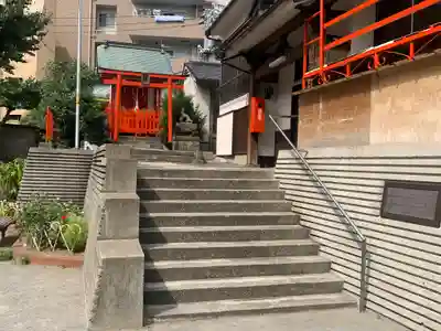 仲町稲荷神社の本殿・本堂