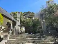 四條畷神社の{uncategorized: "未分類", other: "その他", undefined: "問題あり", building: "その他建物", grave: "お墓", sacred_gate: "鳥居", guardian: "狛犬", statue: "像", buddha: "仏像", history: "歴史", nature: "自然", garden: "庭園", animal: "動物", pagoda: "塔", temizu: "手水舎", mountain_gate: "山門・神門", sanctuary: "本殿・本堂", subordinate: "末社・摂社", art: "芸術", scenery: "景色", jizo: "地蔵", ema: "絵馬", goshuin: "御朱印", omikuji: "おみくじ", items: "授与品その他", amulet: "お守り", goshuincho: "御朱印帳", eats: "食事", festival: "お祭り", votive_dance: "神楽", shichigosan: "七五三参", wedding: "結婚式", experience: "体験その他", initially: "初詣", around: "周辺", anti_infection: "感染症対策"}