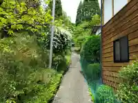 慈久神社の{uncategorized: "未分類", other: "その他", undefined: "問題あり", building: "その他建物", grave: "お墓", sacred_gate: "鳥居", guardian: "狛犬", statue: "像", buddha: "仏像", history: "歴史", nature: "自然", garden: "庭園", animal: "動物", pagoda: "塔", temizu: "手水舎", mountain_gate: "山門・神門", sanctuary: "本殿・本堂", subordinate: "末社・摂社", art: "芸術", scenery: "景色", jizo: "地蔵", ema: "絵馬", goshuin: "御朱印", omikuji: "おみくじ", items: "授与品その他", amulet: "お守り", goshuincho: "御朱印帳", eats: "食事", festival: "お祭り", votive_dance: "神楽", shichigosan: "七五三参", wedding: "結婚式", experience: "体験その他", initially: "初詣", around: "周辺", anti_infection: "感染症対策"}