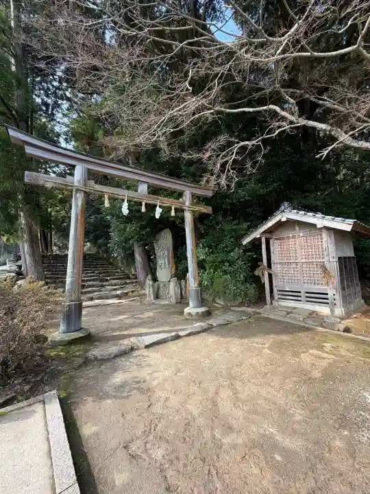 神魂神社の{uncategorized: "未分類", other: "その他", undefined: "問題あり", building: "その他建物", grave: "お墓", sacred_gate: "鳥居", guardian: "狛犬", statue: "像", buddha: "仏像", history: "歴史", nature: "自然", garden: "庭園", animal: "動物", pagoda: "塔", temizu: "手水舎", mountain_gate: "山門・神門", sanctuary: "本殿・本堂", subordinate: "末社・摂社", art: "芸術", scenery: "景色", jizo: "地蔵", ema: "絵馬", goshuin: "御朱印", omikuji: "おみくじ", items: "授与品その他", amulet: "お守り", goshuincho: "御朱印帳", eats: "食事", festival: "お祭り", votive_dance: "神楽", shichigosan: "七五三参", wedding: "結婚式", experience: "体験その他", initially: "初詣", around: "周辺", anti_infection: "感染症対策"}