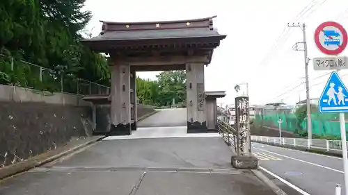 佛現寺の山門