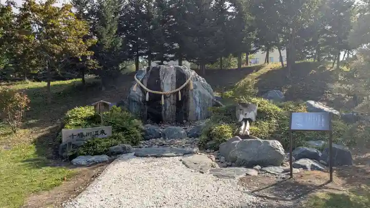 いで湯の磐座の本殿・本堂