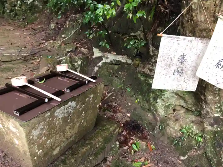乎美祢神社の手水舎