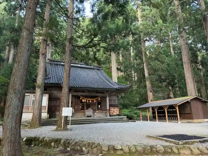 雄山神社中宮祈願殿(富山県)