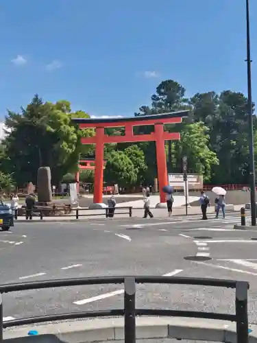 賀茂別雷神社（上賀茂神社）の{uncategorized: "未分類", other: "その他", undefined: "問題あり", building: "その他建物", grave: "お墓", sacred_gate: "鳥居", guardian: "狛犬", statue: "像", buddha: "仏像", history: "歴史", nature: "自然", garden: "庭園", animal: "動物", pagoda: "塔", temizu: "手水舎", mountain_gate: "山門・神門", sanctuary: "本殿・本堂", subordinate: "末社・摂社", art: "芸術", scenery: "景色", jizo: "地蔵", ema: "絵馬", goshuin: "御朱印", omikuji: "おみくじ", items: "授与品その他", amulet: "お守り", goshuincho: "御朱印帳", eats: "食事", festival: "お祭り", votive_dance: "神楽", shichigosan: "七五三参", wedding: "結婚式", experience: "体験その他", initially: "初詣", around: "周辺", anti_infection: "感染症対策"}