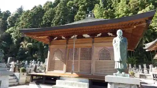 観性寺の本殿