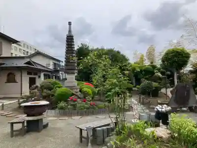 長楽寺の{uncategorized: "未分類", other: "その他", undefined: "問題あり", building: "その他建物", grave: "お墓", sacred_gate: "鳥居", guardian: "狛犬", statue: "像", buddha: "仏像", history: "歴史", nature: "自然", garden: "庭園", animal: "動物", pagoda: "塔", temizu: "手水舎", mountain_gate: "山門・神門", sanctuary: "本殿・本堂", subordinate: "末社・摂社", art: "芸術", scenery: "景色", jizo: "地蔵", ema: "絵馬", goshuin: "御朱印", omikuji: "おみくじ", items: "授与品その他", amulet: "お守り", goshuincho: "御朱印帳", eats: "食事", festival: "お祭り", votive_dance: "神楽", shichigosan: "七五三参", wedding: "結婚式", experience: "体験その他", initially: "初詣", around: "周辺", anti_infection: "感染症対策"}