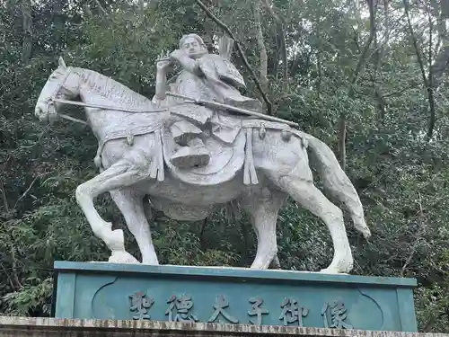 朝護孫子寺の像