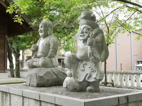 川口神社の像